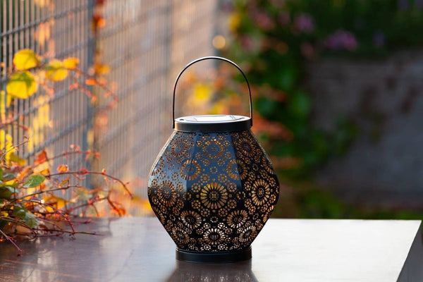 Metal Daisy Solar Lantern