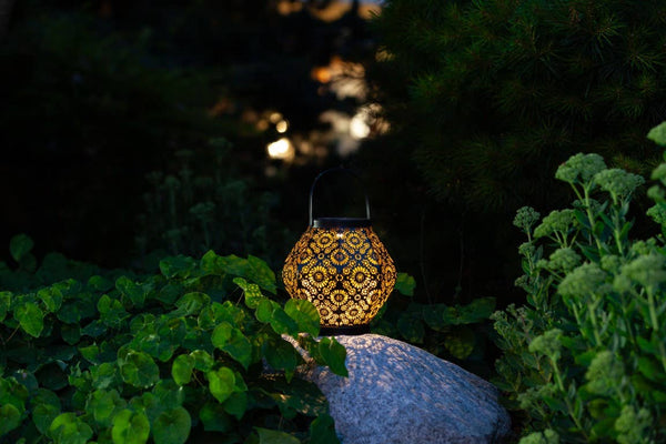 Metal Daisy Solar Lantern